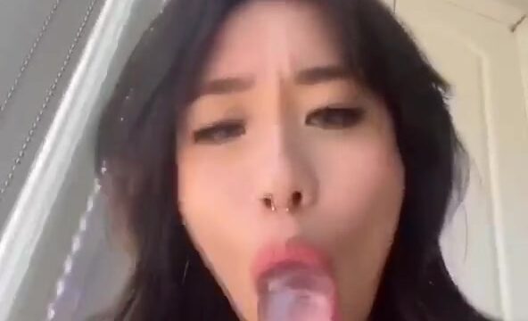 Kittynobi Leaked Onlyfans – Deepthroat Toy